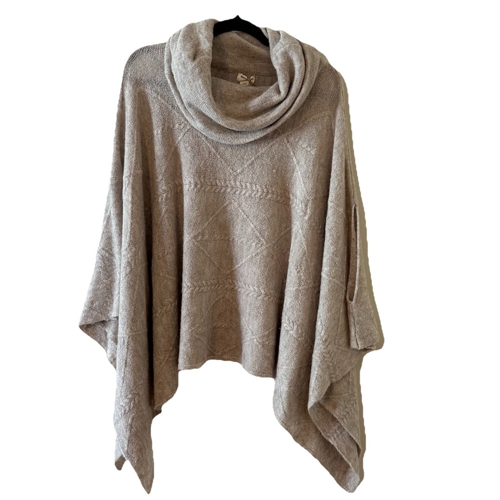 NWOT World Market Poncho Shawl Womens Silver Gray Knit Cozy Cowl One Size
